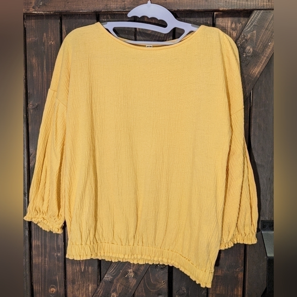 Sale 4/$25 Uni qlo 3/4 sleeve crepe top size S